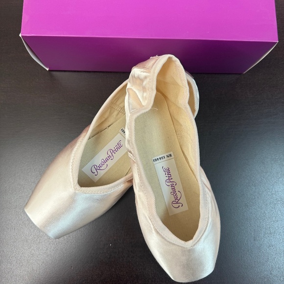 Russian Pointe Saphir V-Cut Pointe Shoes - Picture 4 of 4
